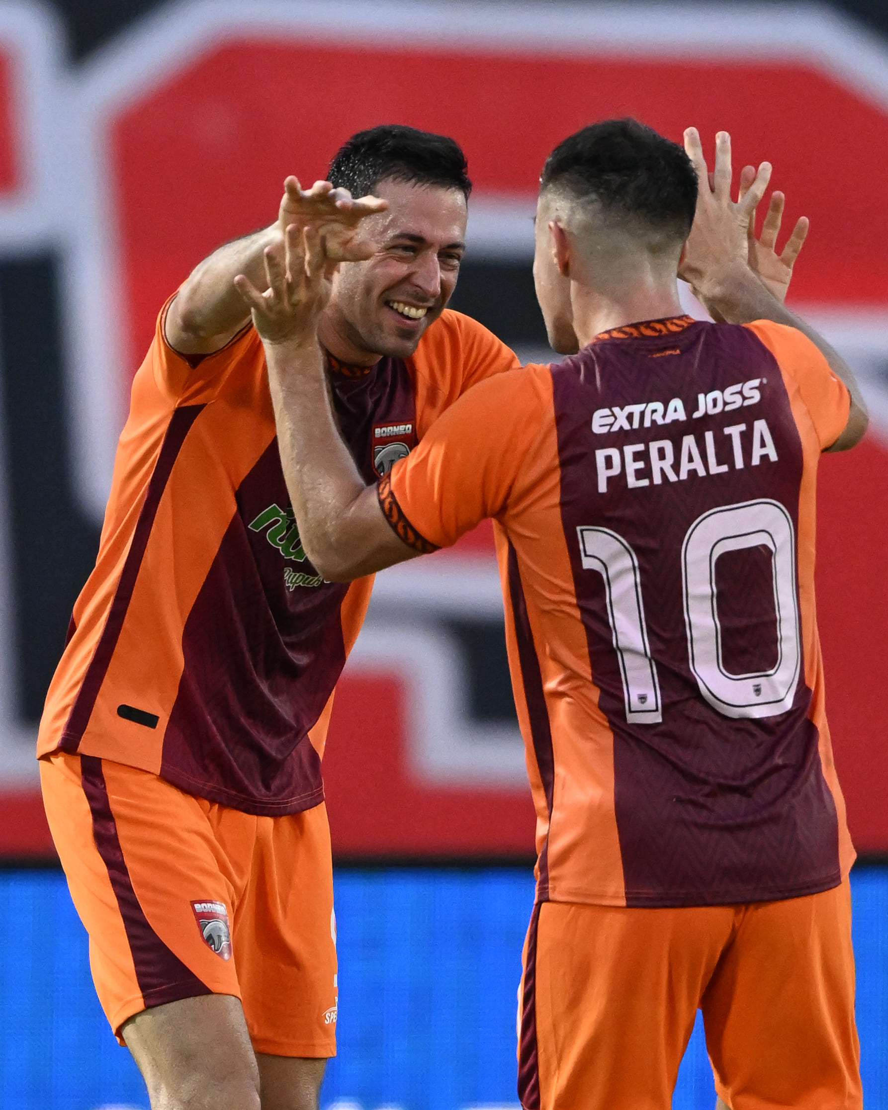Mesin gol, Mariano Peralta, dan striker anyar asal Spanyol, Koldo Obieta, diharapkan tampil maksimal dan membawa tiga poin ke Samarinda. (BORNEO FC MEDIA)