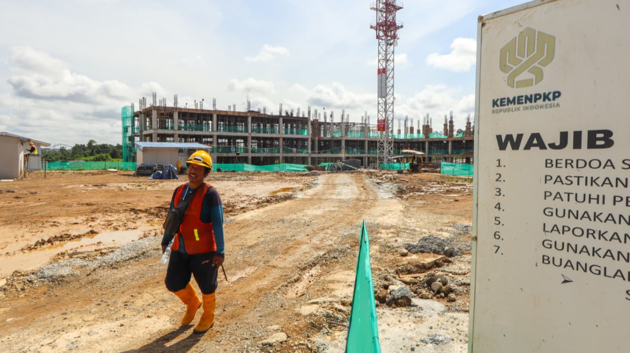 IKN: Pekerjaan pembangunan rusun bagi MBR di IKN di Kecamatan Sepaku, Penajam Paser Utara.