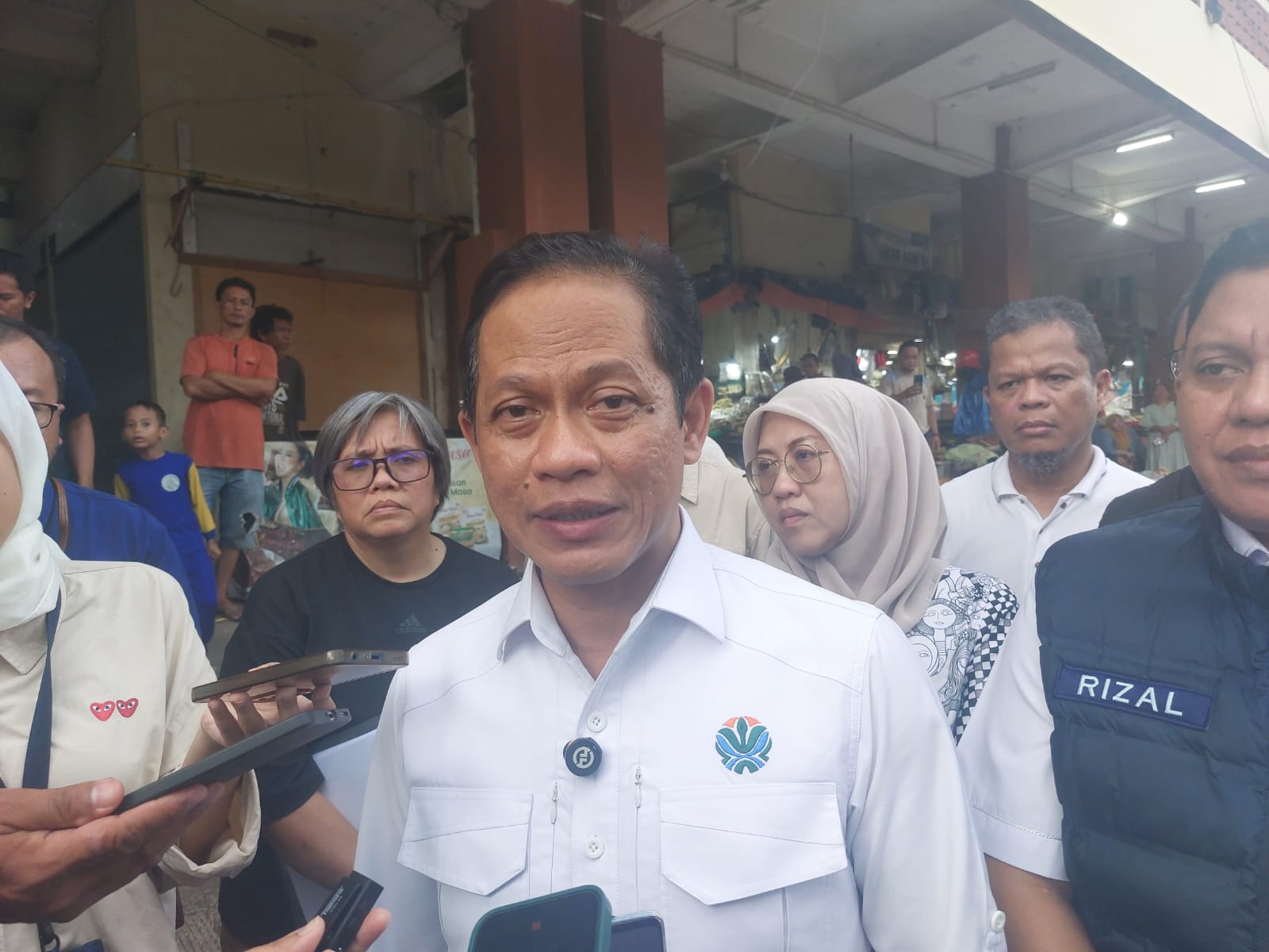PASTIKAN: Menteri LH bakal tinjau habitat Pesut Mahakam dari ancaman tongkang batu bara. DINA ANGELINA/KP