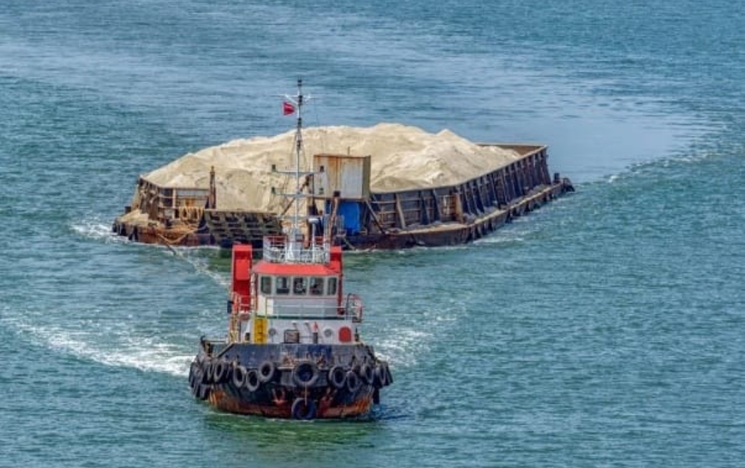 Ilustrasi tugboat saat menarik tongkang atau puntun.