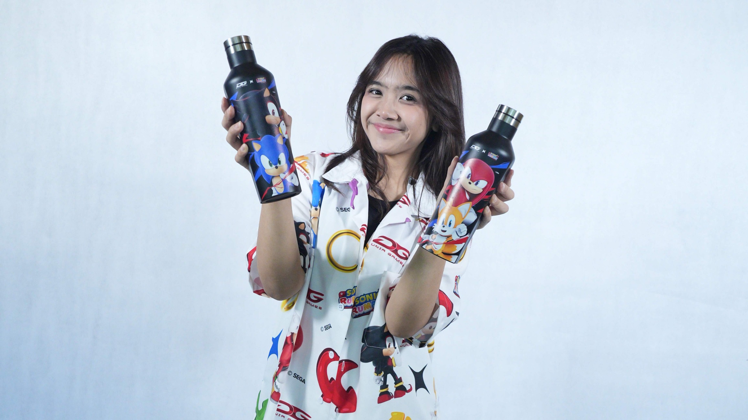 UNTUK GAMERS: Beragam merchandise eksklusif Sonic Rumble telah disiapkan bagi para penggemar gim di Indonesia hanya dengan melakukan top up dan menukarkan DG Poin di platform Dunia Games.