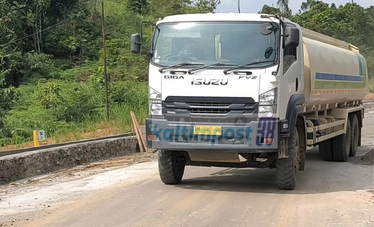 Kendaraan ODOL milik perusahaan angkutan kelapa sawit yang terus beroperasi