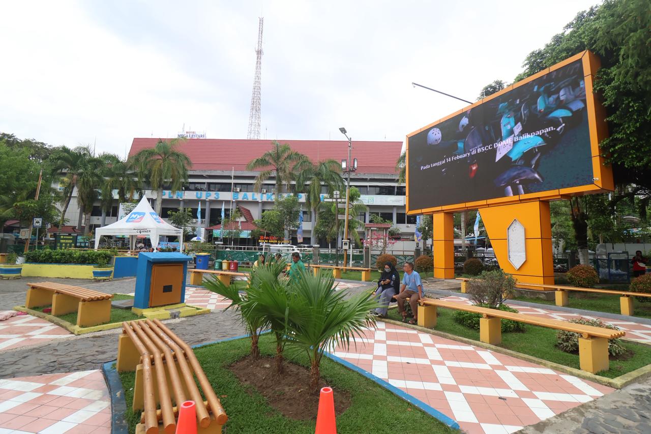 LEBIH RAPI: Jika Balikpapan ingin menjadi kota modern, maka bentuk promosi visual harus mulai diarahkan ke penggunaan videotron atau papan digital yang terpusat.