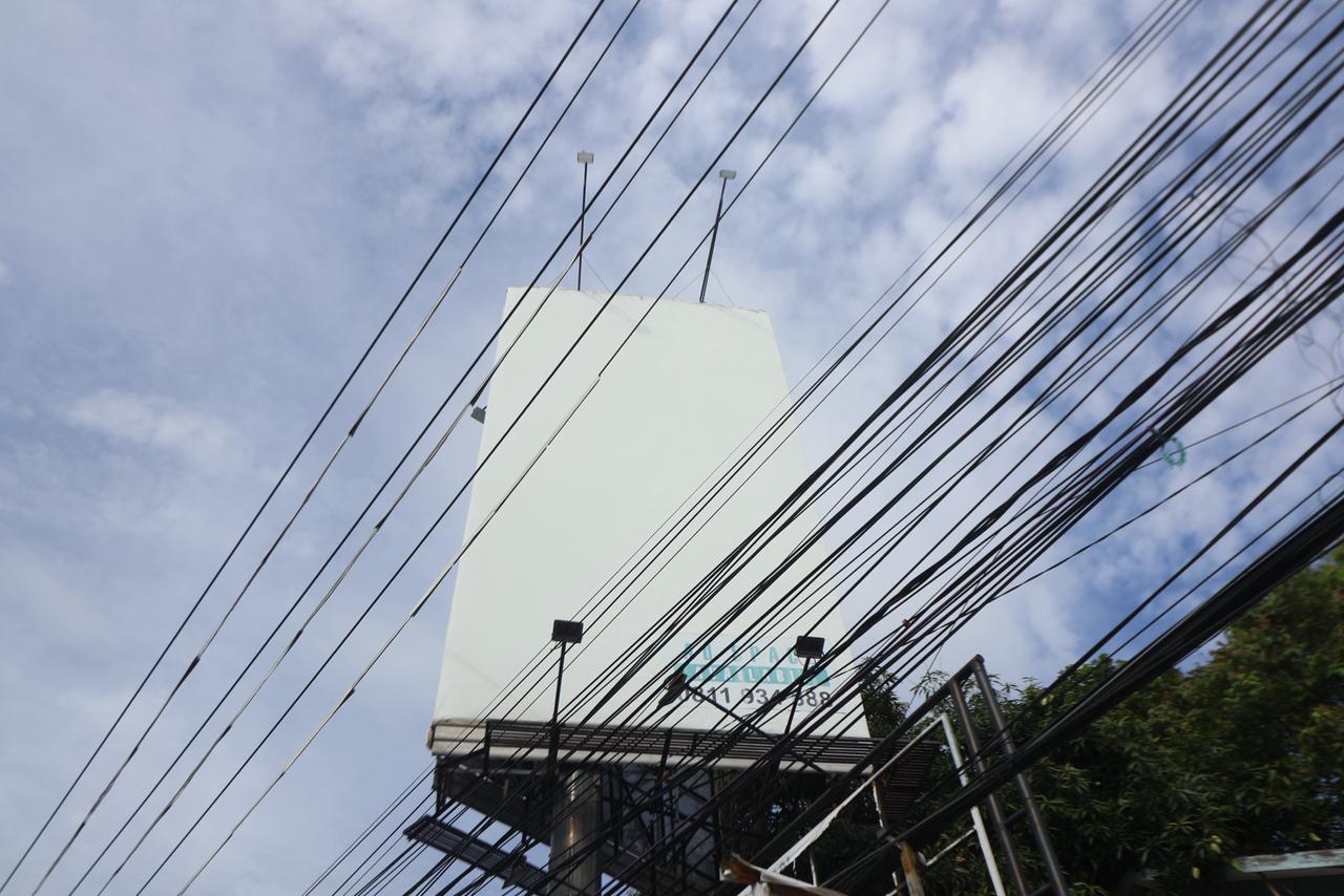 SEMRAWUT: Proyek penataan kabel bawah tanah perlu dilakukan. Selain memperbaiki estetika juga membuka peluang ekonomi baru, mulai jasa konstruksi, penyediaan material, hingga tenaga kerja lokal.