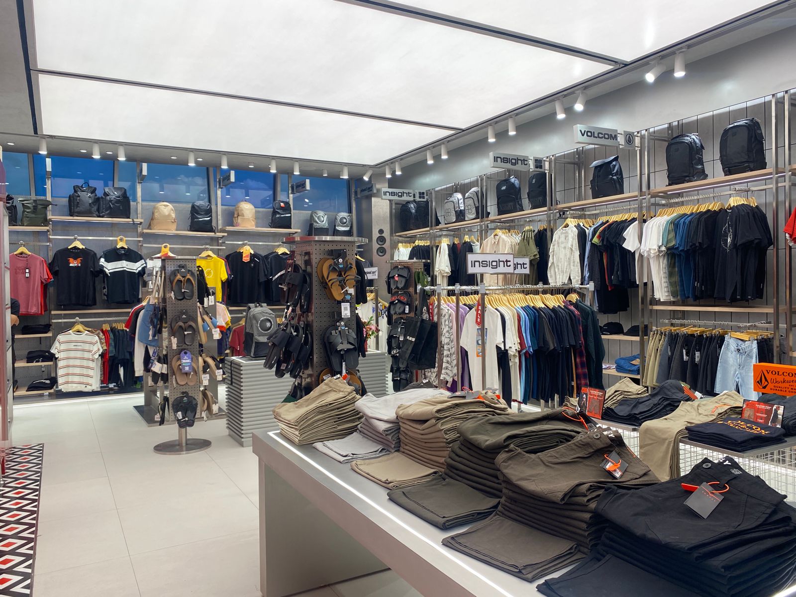 Planet Surf Indonesia umumkan re-opening gerai Planet Surf di Big Mall Samarinda, Lantai !.