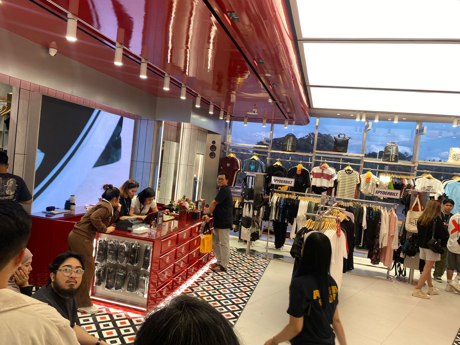 Promo spesial grand re-opening gerai Planet Surf di Big Mall Samarinda.
