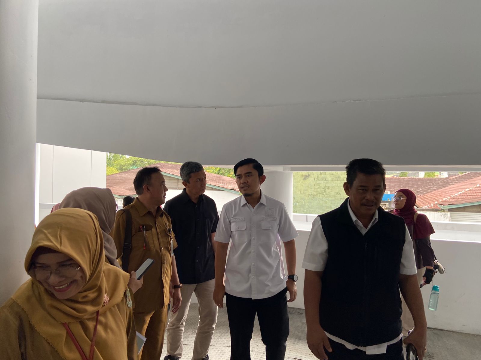 Komisi IV DPRD Kaltim meninjau kondisi dan kesiapan RSUD AWS menjalankan operasional di gedung Pandurata, Senin (9/2/2026). (Bayu/KP)