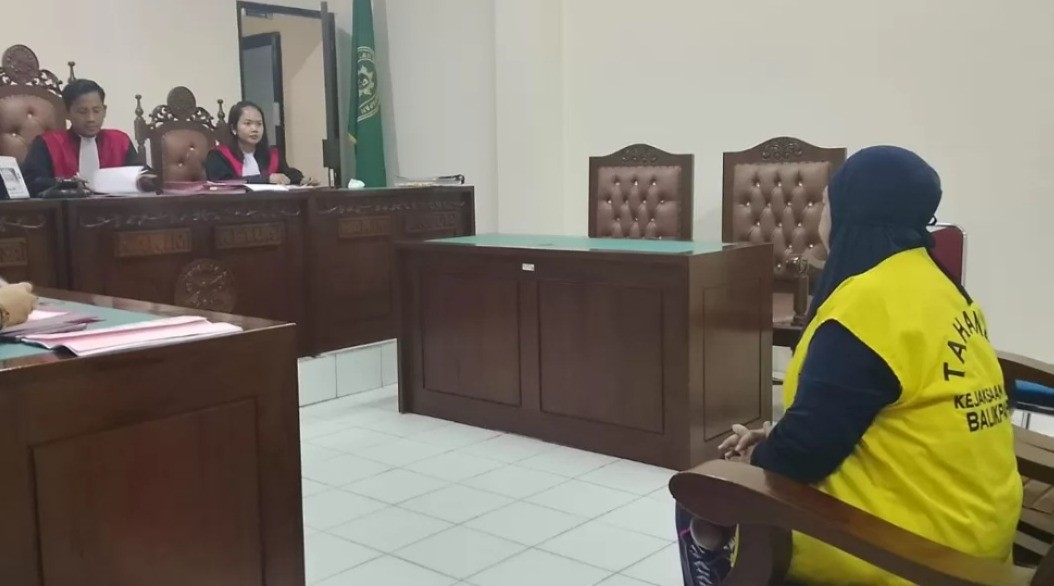 SIDANG: Sidang penipuan perjalanan umrah menghadirkan terdakwa di Pengadilan Negeri Balikpapan.  