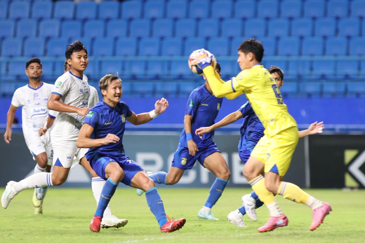 Persiba Balikpapan vs PSIS Semarangan skor 0-0 di babak pertama. (Foto: Anggi/Kaltim Post)