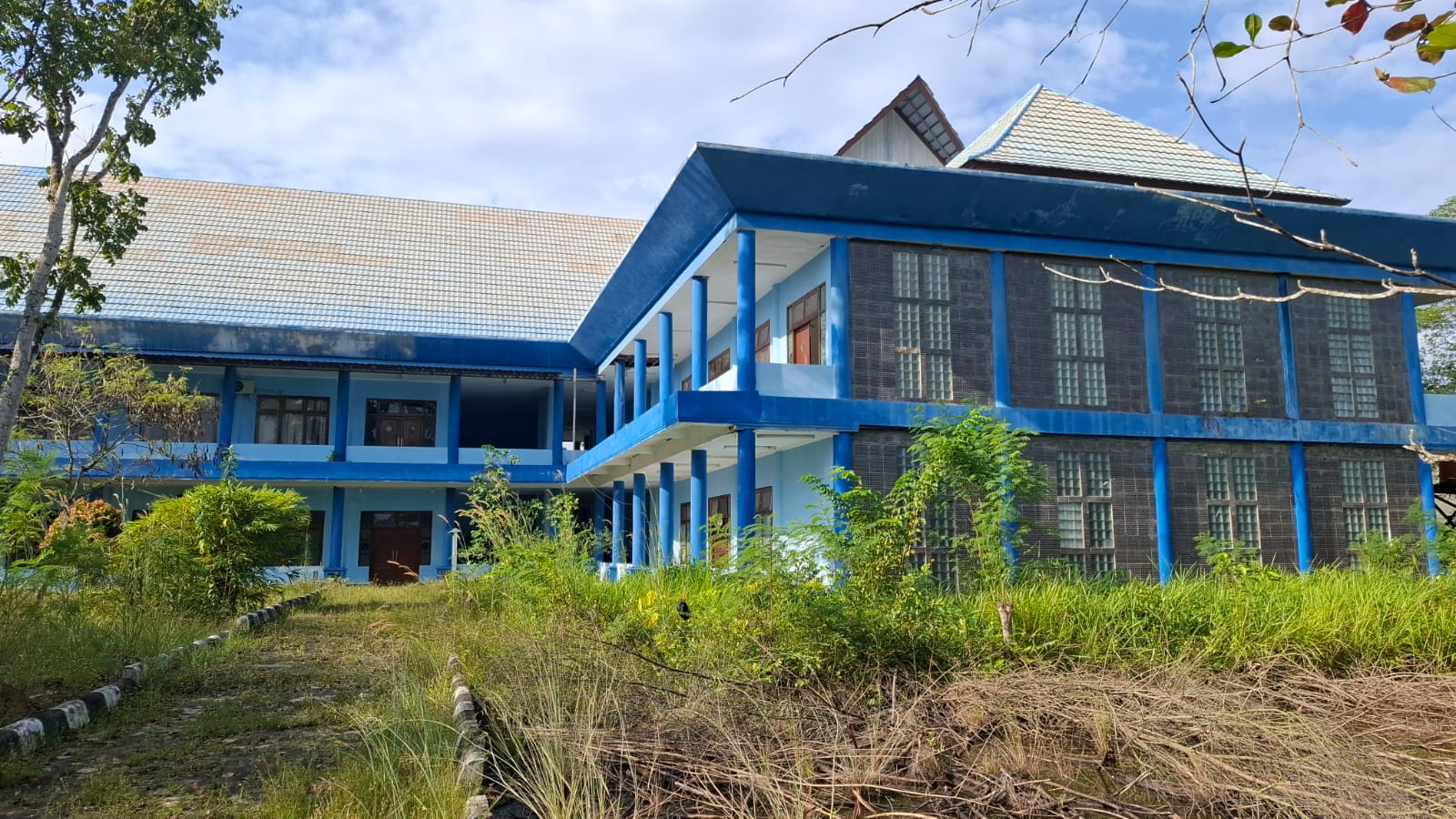 FASILITAS: Gedung Kehutanan milik STIPER Kutai Timur yang rencananya digunakan sebagai lokasi rintisan Sekolah Rakyat. 