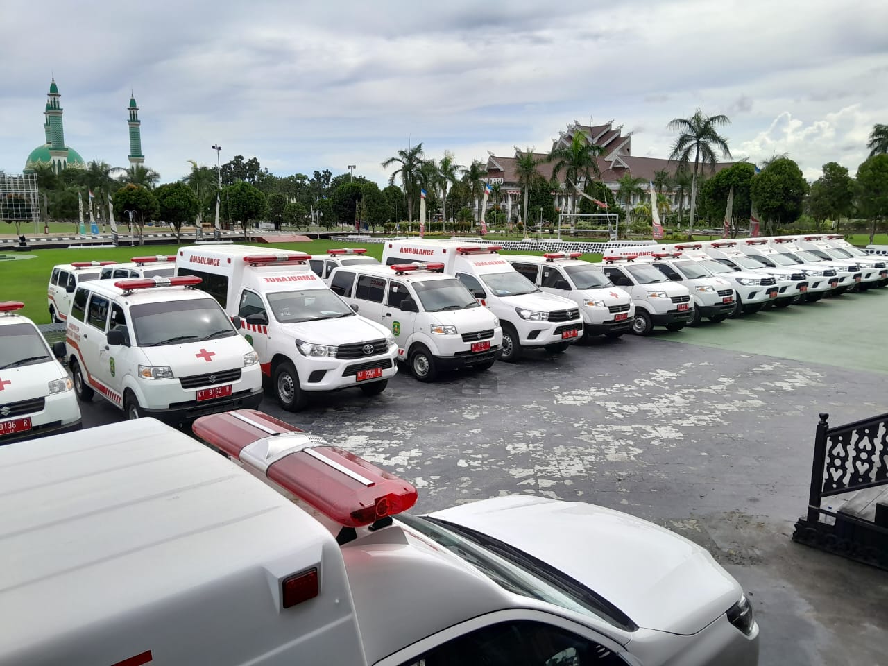 TUAI SOROTAN: Ambulans yang diadakan oleh Pemkab Kutai Timur dan ramai disorot karena nilai anggarannya.  