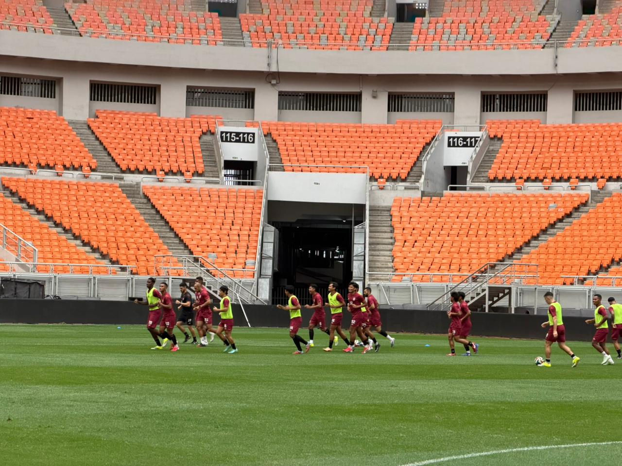 PSYWAR: Borneo FC Samarinda baru bisa jalani official training setelah melalui drama perubahan dadakan jadwal latihan.