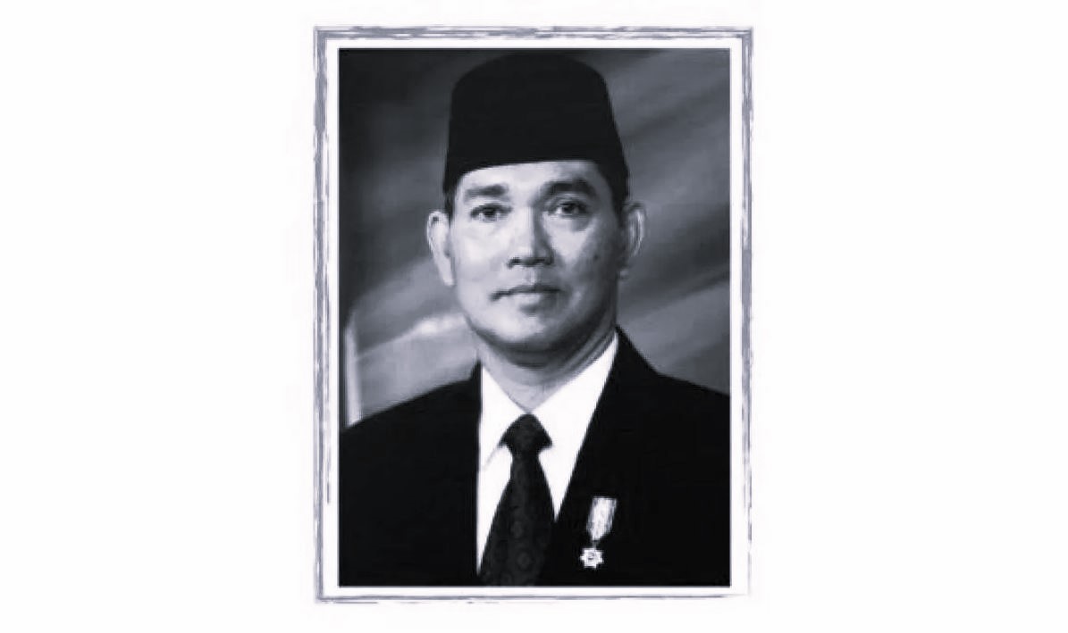 Sosok mendiang Try Sutrisno, Wakil Presiden RI periode 1993-1998 yang dikenal sebagai figur militer bersahaja dan disiplin.