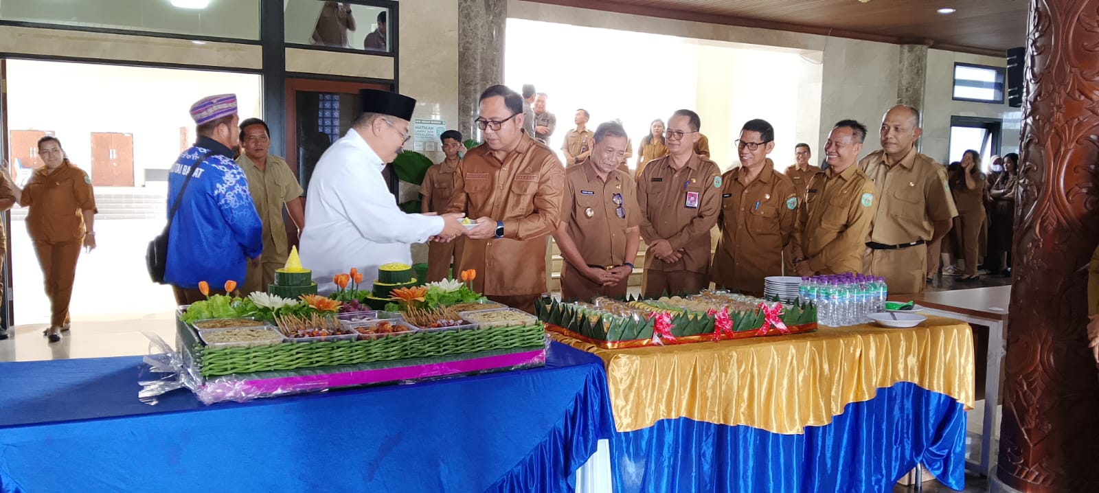 DEDIKASI: Foto bersama pelepasan Sekda Kutai Barat, Ayonius yang masuki masa purna tugas. 