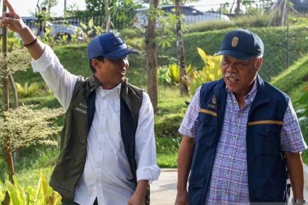 Menteri Kehutanan, Raja Juli Antoni (kiri) dan Kepala OIKN, Basuki Hadimuljono.