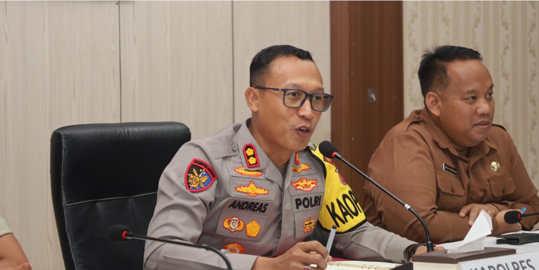 RAKOR: Kapolres PPU, AKBP Andreas Alek Danantara bersama Asisten I Setkab PPU, Nicko Herlambang saat rakor persiapan Operasi Ketupat Mahakam.