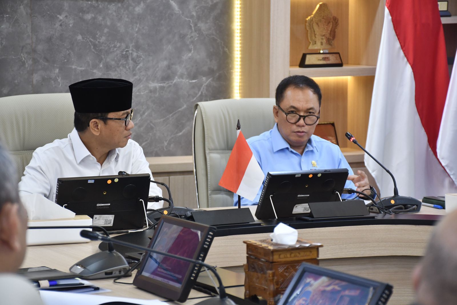 DIKAWAL: Ketua KPPU M Fanshurullah Asa dan Menteri Desa dan Pembangunan Daerah Tertinggal Yandri Susanto siap mengawal perkembangan Kopdes Merah Putih.