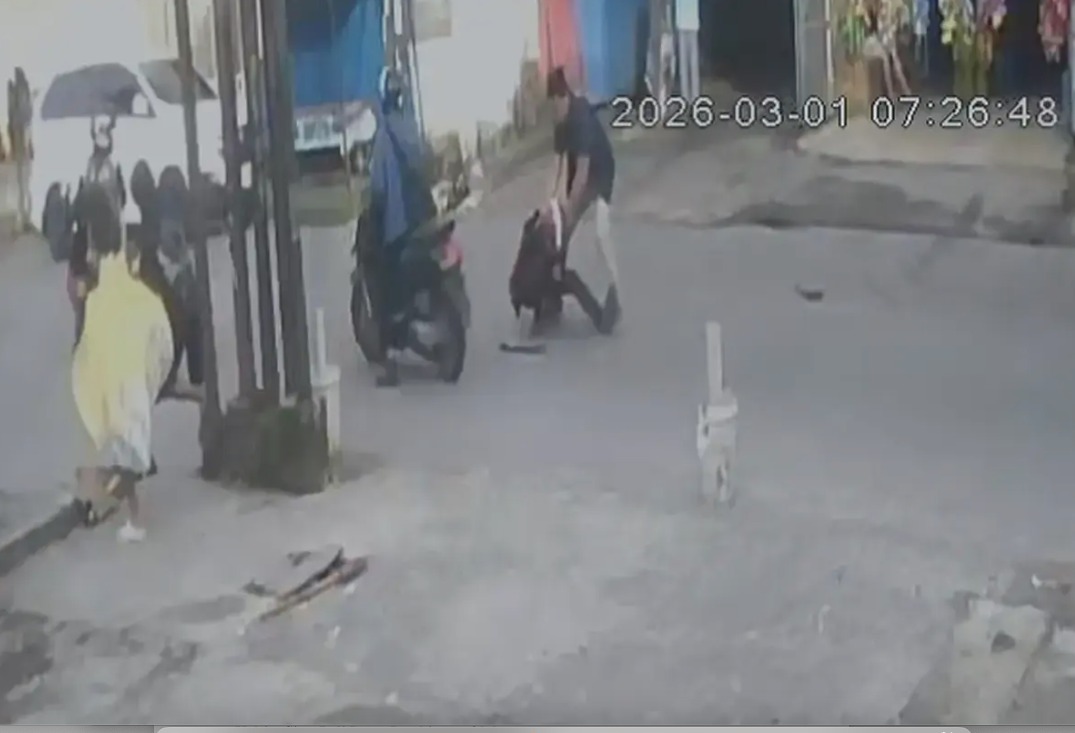 Tangkapan layar dari CCTV dari polisi yang diduga menembak remaja.