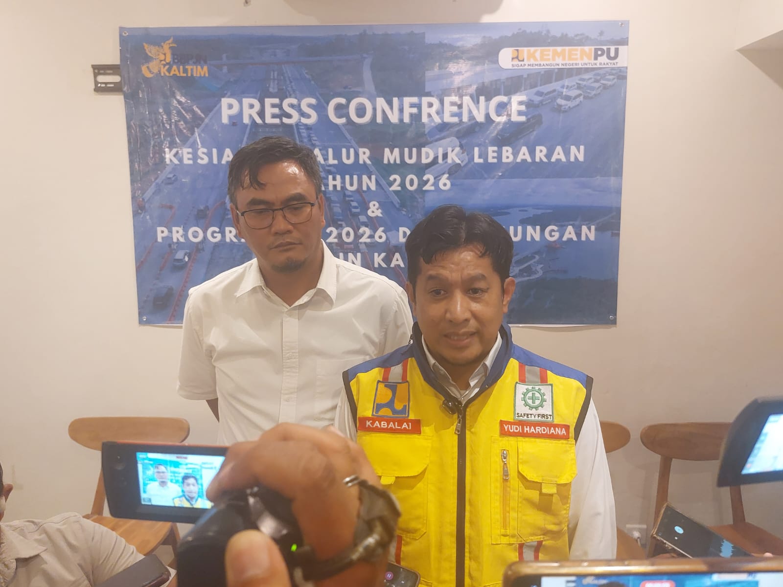 PERSIAPAN: Kepala BBPJN Kaltim Yudi Hardiana memberi penjelasan kepada media terkait operasional terbatas Tol IKN-Balikpapan. 
