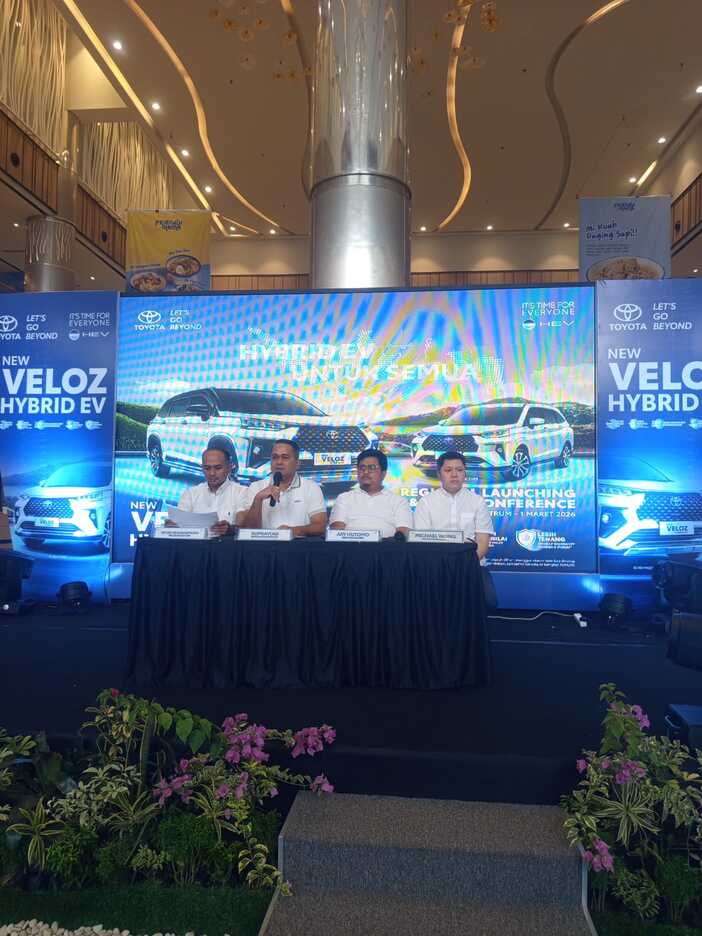 PT Toyota Astra Motor (TAM) resmi meluncurkan New Veloz Hybrid EV bersama Auto2000 dan Graha Toyota di Atrium Mall City Centrum Samarinda, Minggu (1/3).