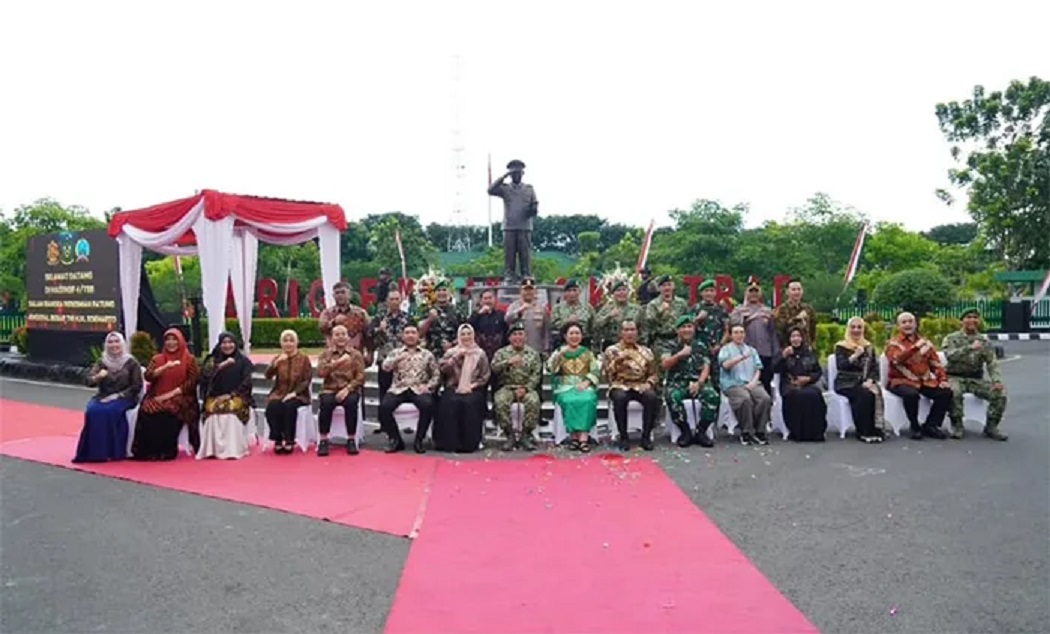 MONUMEN: Peresmian Monumen Jenderal Besar TNI (Purn) MH Soeharto  di Brigif 6 Kabupaten Sukoharjo, Jateng.
