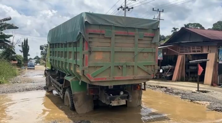 Truk di Kubar.