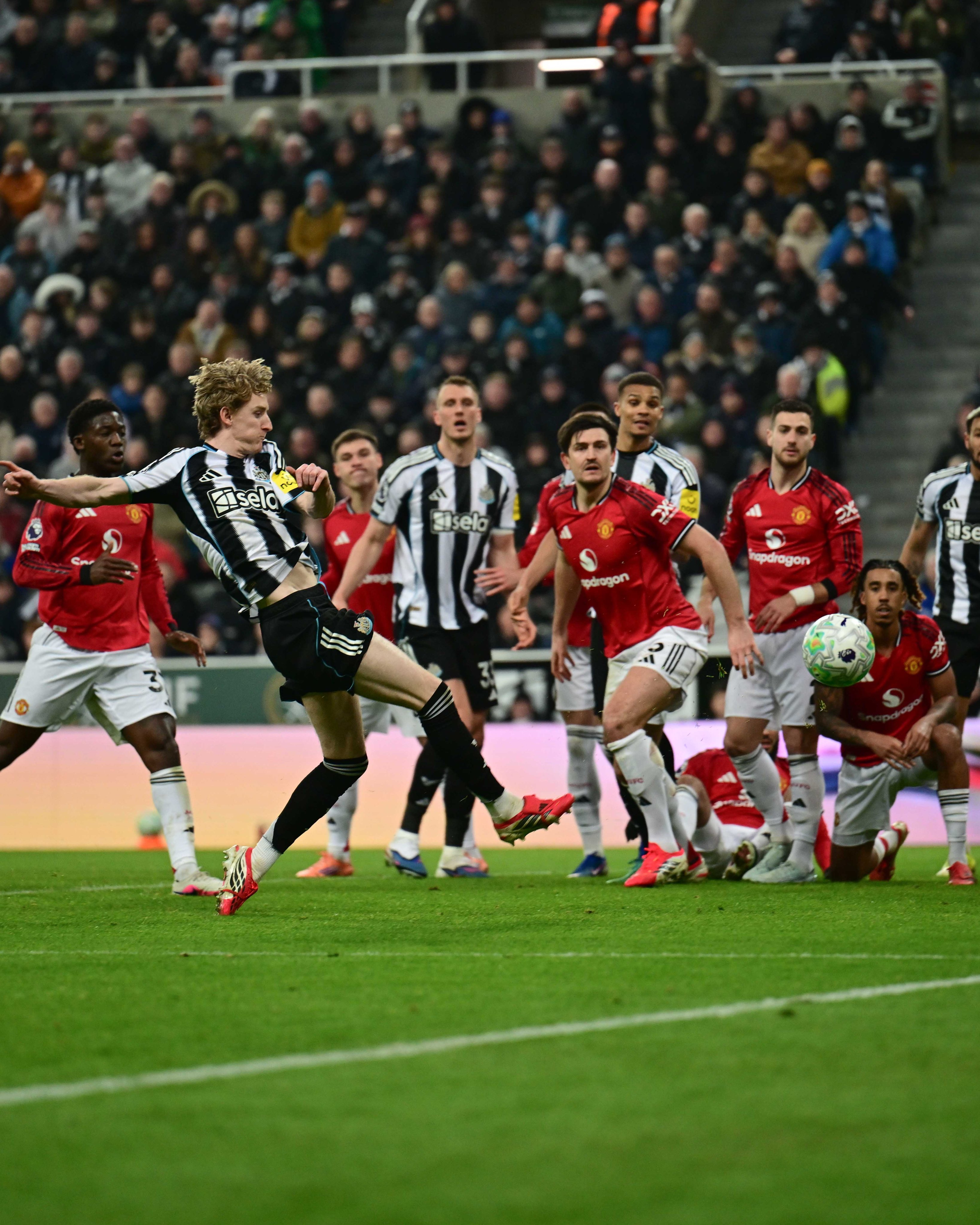Newcastle beri kekalahan pertama Man United dengan pelatih baru.