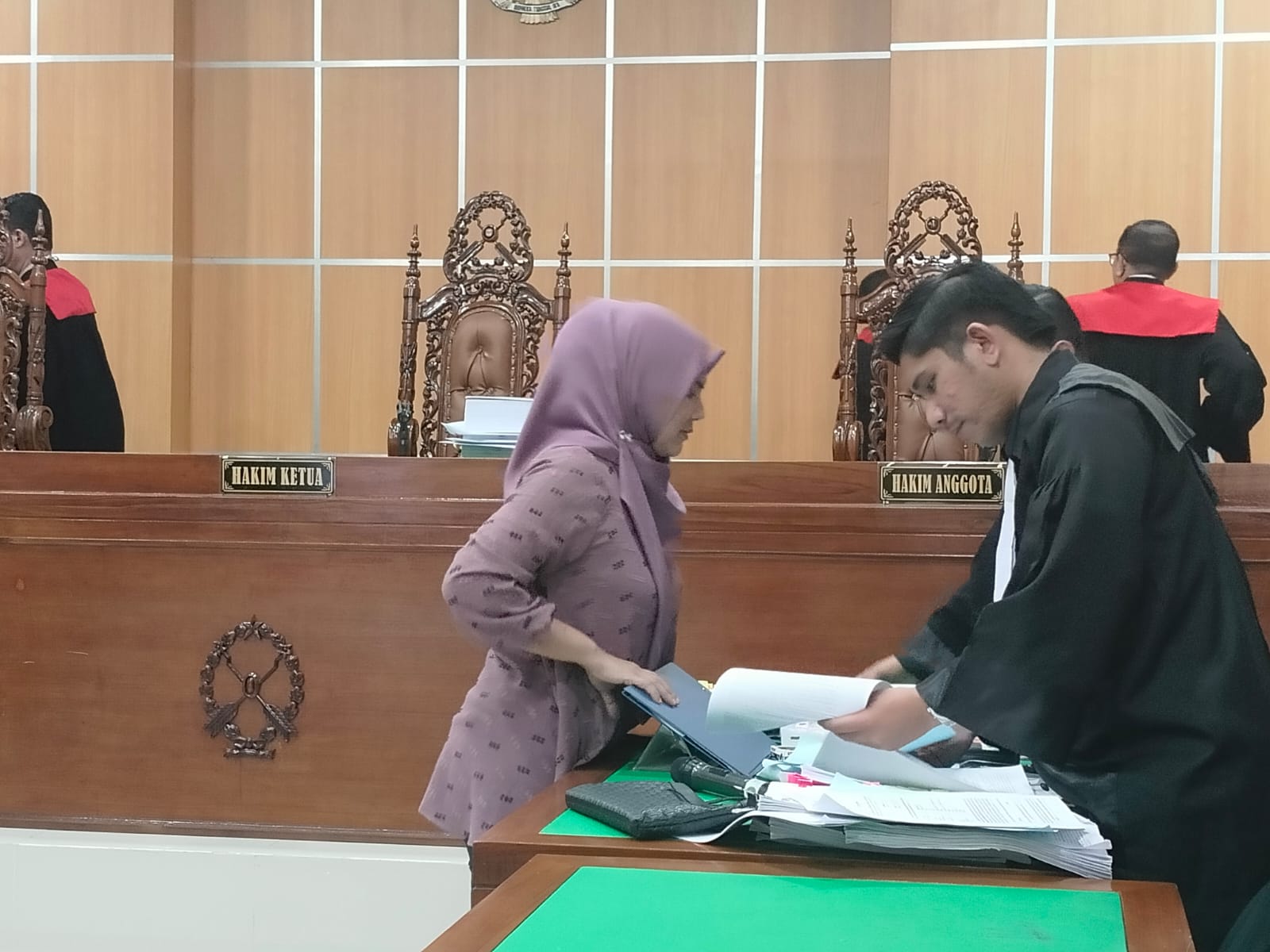 Sidang dugaan suap pengurusan izin tambang dengan terdakwa Dayang Donna Walfiaries Tania berlangsung di Pengadilan Tipikor Samarinda. (BAYU/KP)