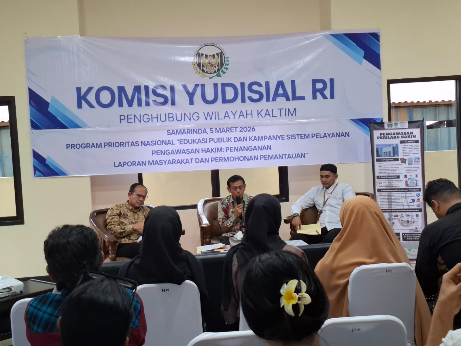 PENGAWASAN HAKIM: Diskusi publik Komisi Yudisial tentang pengawasan perilaku hakim dan tata cara pelaporan digelar di Kantor Penghubung KY Kalimantan Timur, Samarinda, Kamis (5/3/2026). (BAYU/KP)