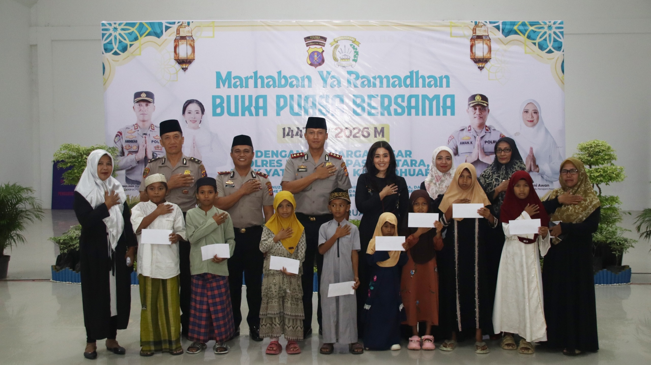 BUKA PUASA: Polres PPU saat berbuka puasa bersama anak yatim piatu dan duafa.