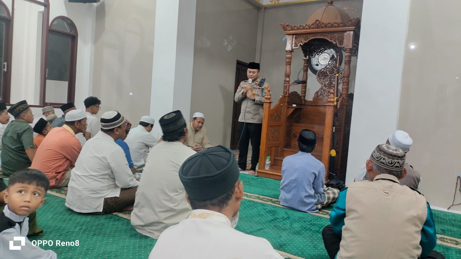 Kapolsek Balikpapan Utara, Kompol M Rezsa melaksanakan Safari Ramadan di Masjid Baitul Mu&rsquo;min, Jalan Lestari RT 60 Kelurahan Graha Indah.  &nbsp;