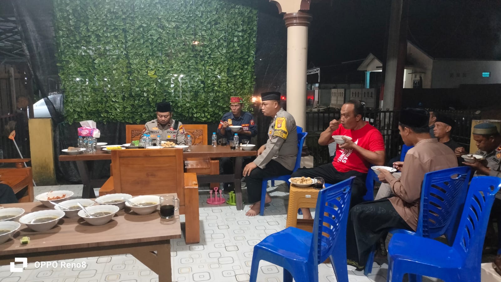 Momen ngopi bareng dimanfaatkan warga untuk berdialog lebih dekat dan diharapkan dapat menyerap aspirasi masyarakat secara langsung.