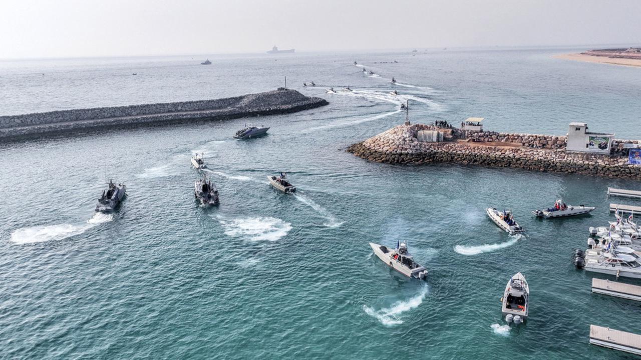 TERJEPIT: Suasana Selat Hormuz yang saat ini ditutup oleh Pemerintah Iran, dan dua tanker Pertamina sedang berada di selat ini.