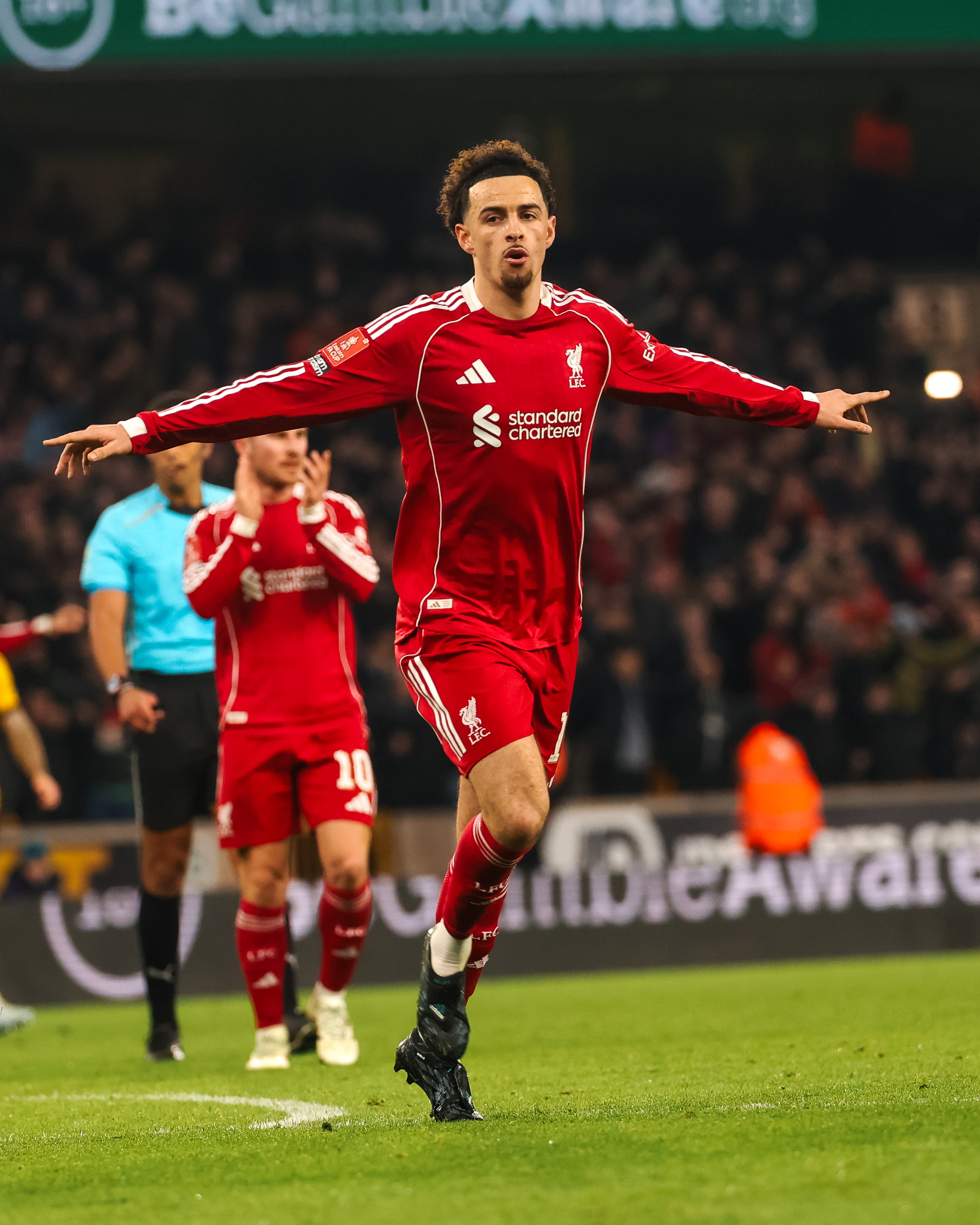 Liverpool menang 3-1 atas Wolves.