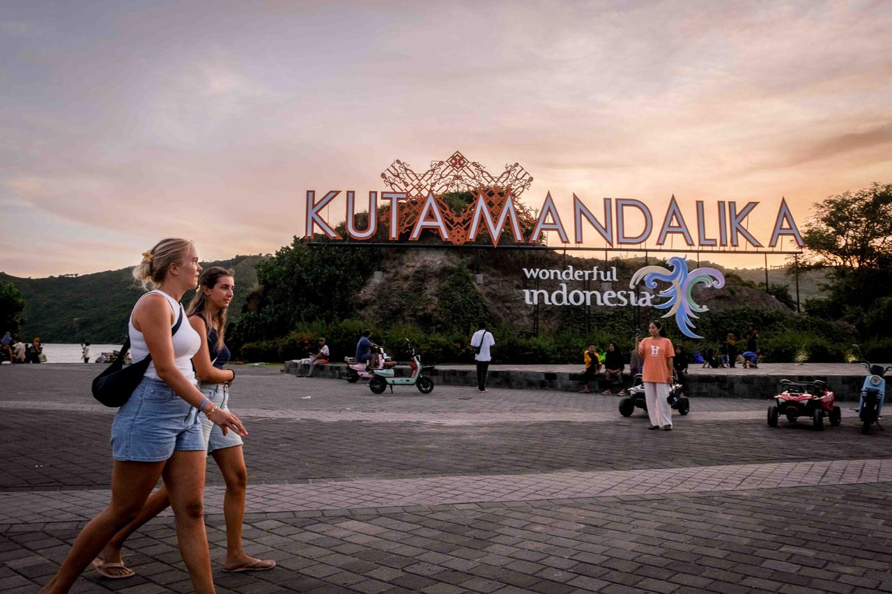 UJIAN: Gangguan penerbangan akibat situasi geopolitik di Timur Tengah bakal menjadi salah satu faktor utama yang menekan jumlah kunjungan wisatawan asing ke Indonesia.