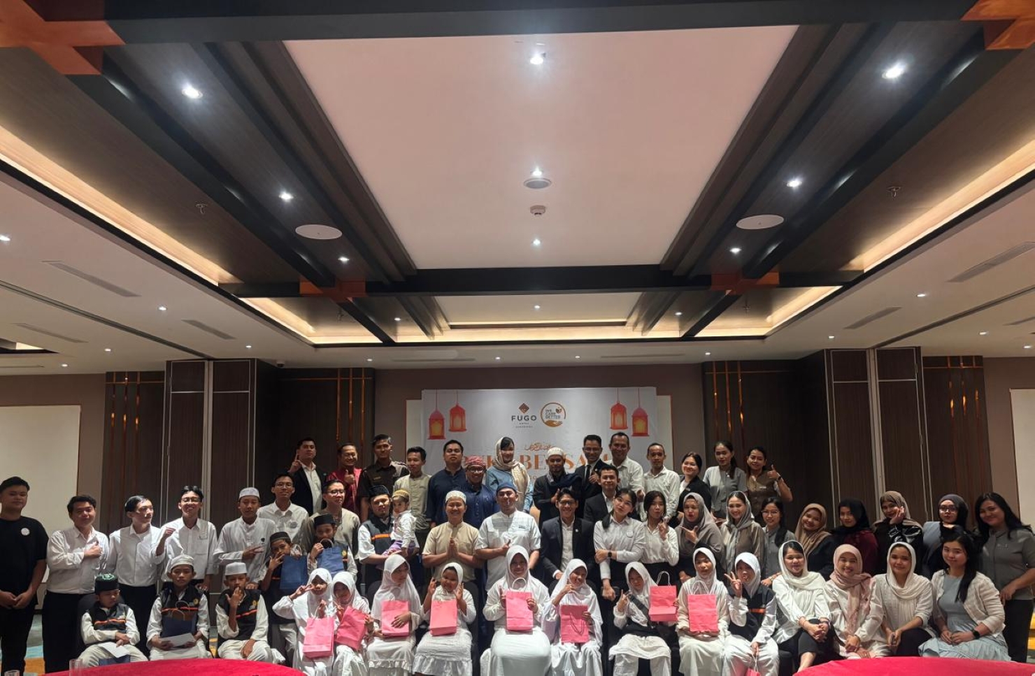 Menyambut bulan suci Ramadan 1447 H, FUGO Hotel Samarinda menggelar buka puasa bersama anak-anak Panti Asuhan Yayasan Rumah Harapan, Kamis 5 Maret 2026.
