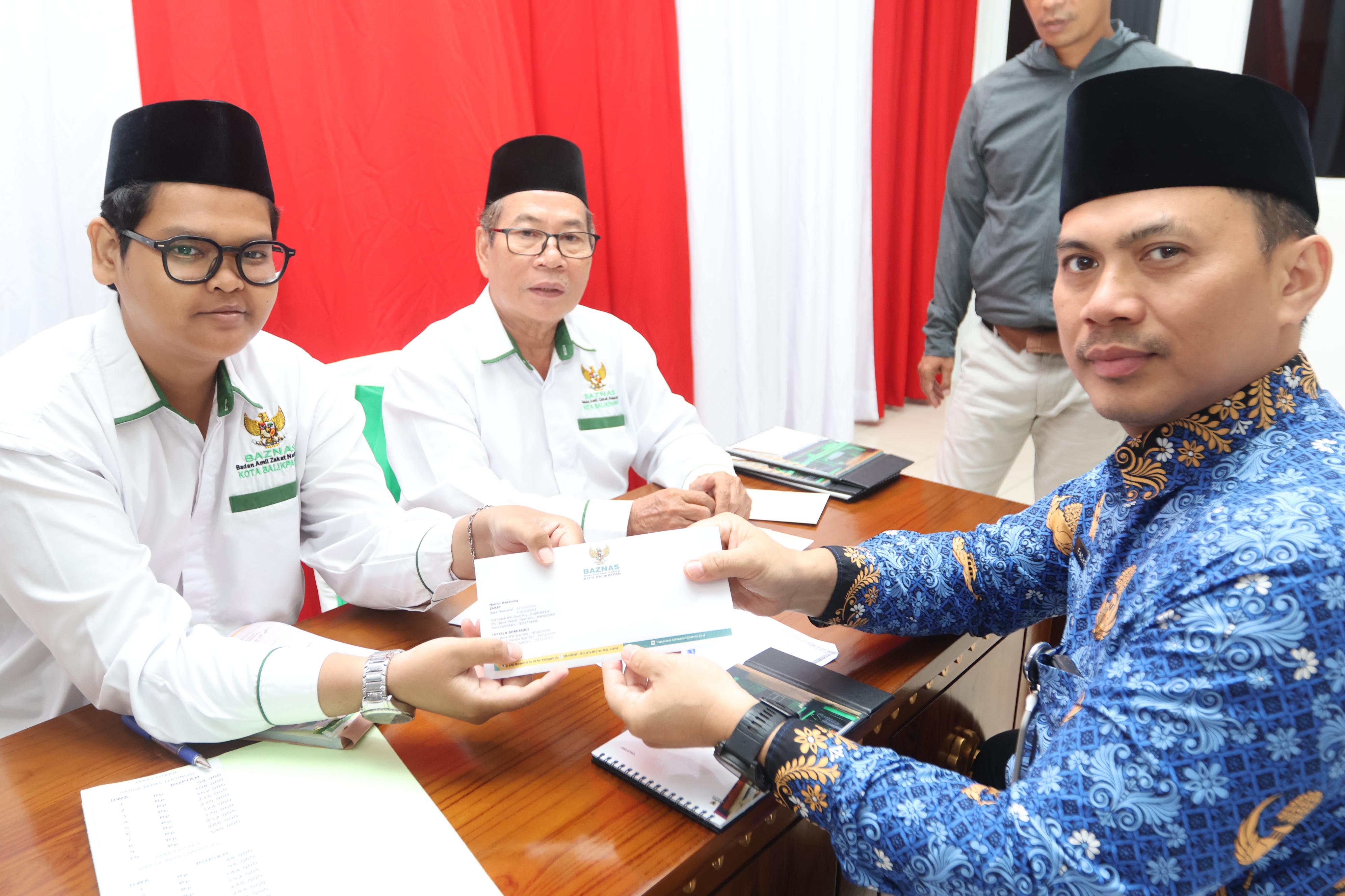 Pengumpulan zakat, infak, dan sedekah massal yang diikuti oleh jajaran kepala OPD hingga camat di lingkungan Pemkot Balikpapan, Jumat (6/3).