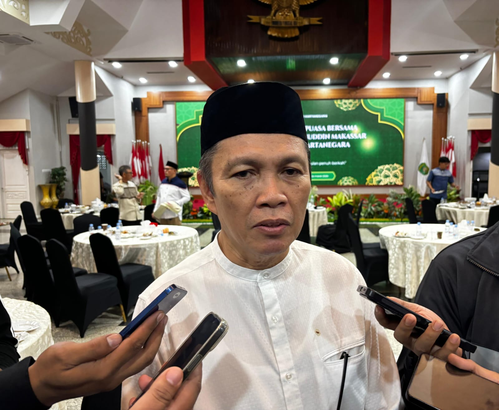 Rektor Unikarta, Prof. Ince Raden.  