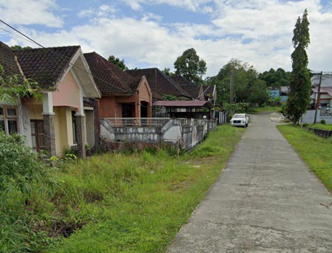 PERBAIKI: Dinas Pekerjaan Umum dan Penataan Ruang Kota (PUPRK) Bontang memastikan akan ada pengerjaan pelebaran saluran drainase di kawasan Perum Pesona Bukit Sintuk, Belimbing. FOTO: ADIEL KUNDHARA/K