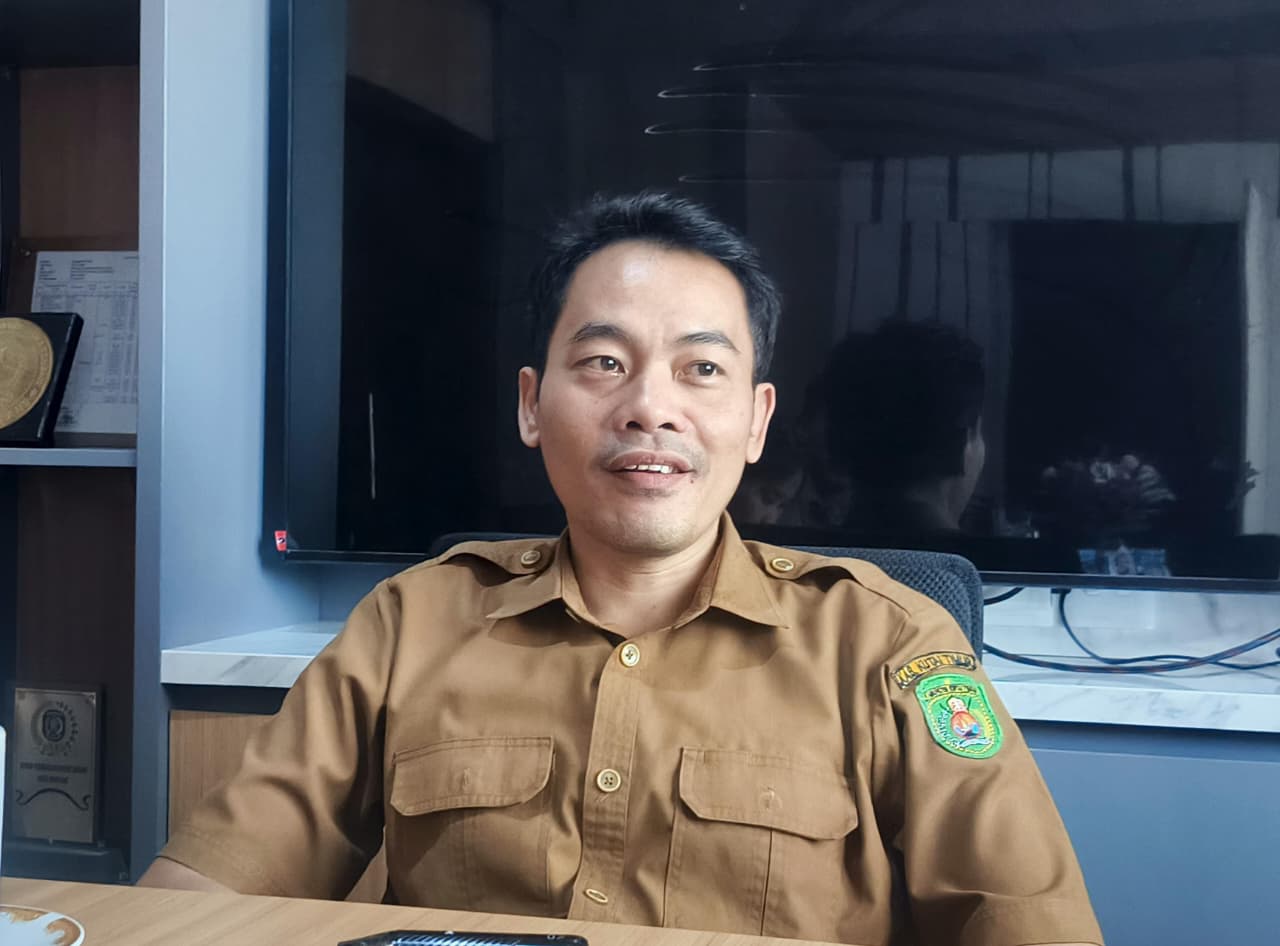 Plt Kepala Distransnaker, Trisno.  