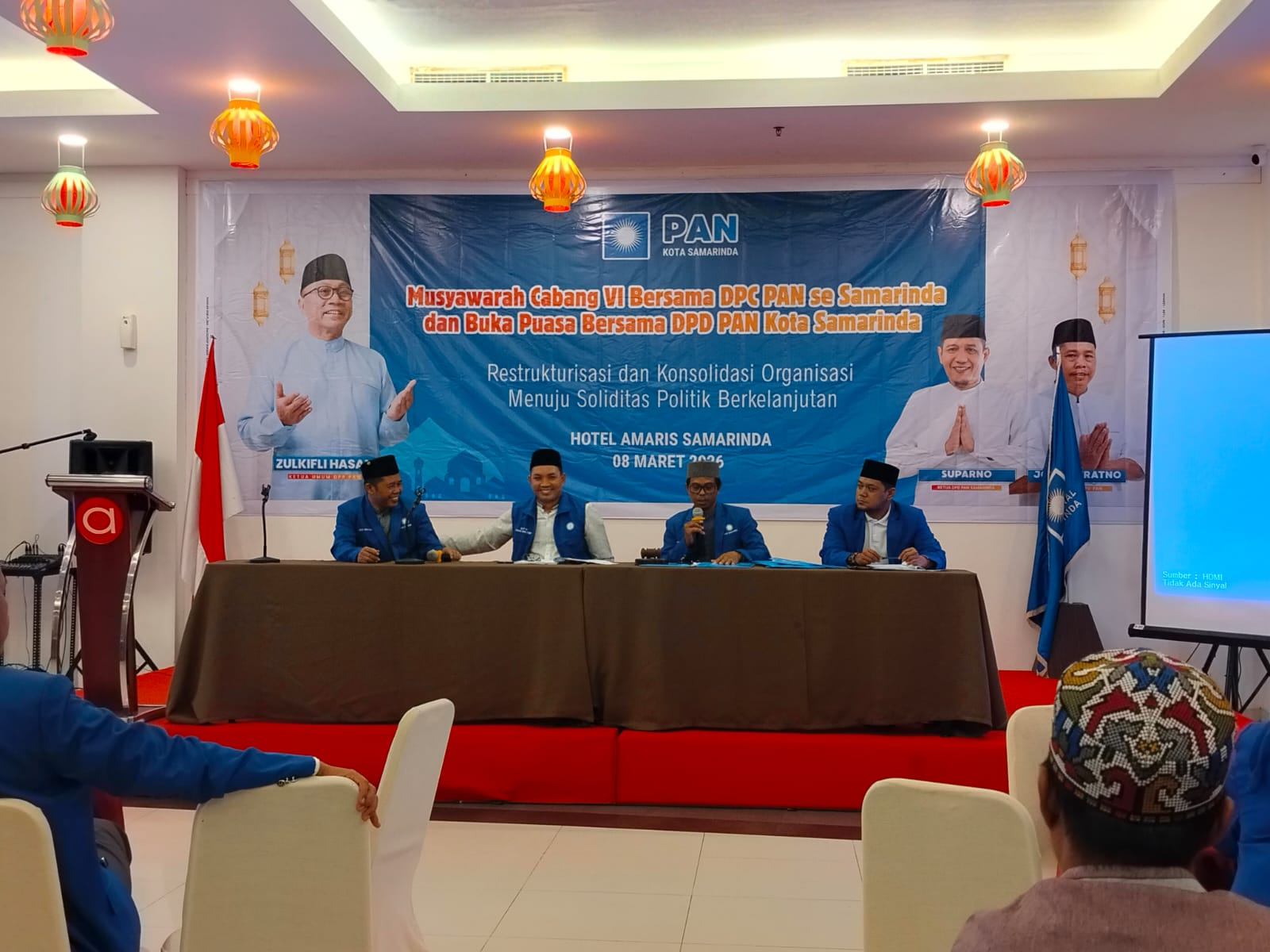 Ketua DPD PAN Samarinda, Suparno, saat memberikan arahan dalam penutupan Musyawarah Cabang (Muscab) serentak di 10 kecamatan se-Samarinda, Minggu (8/3). (BAYU/KP)