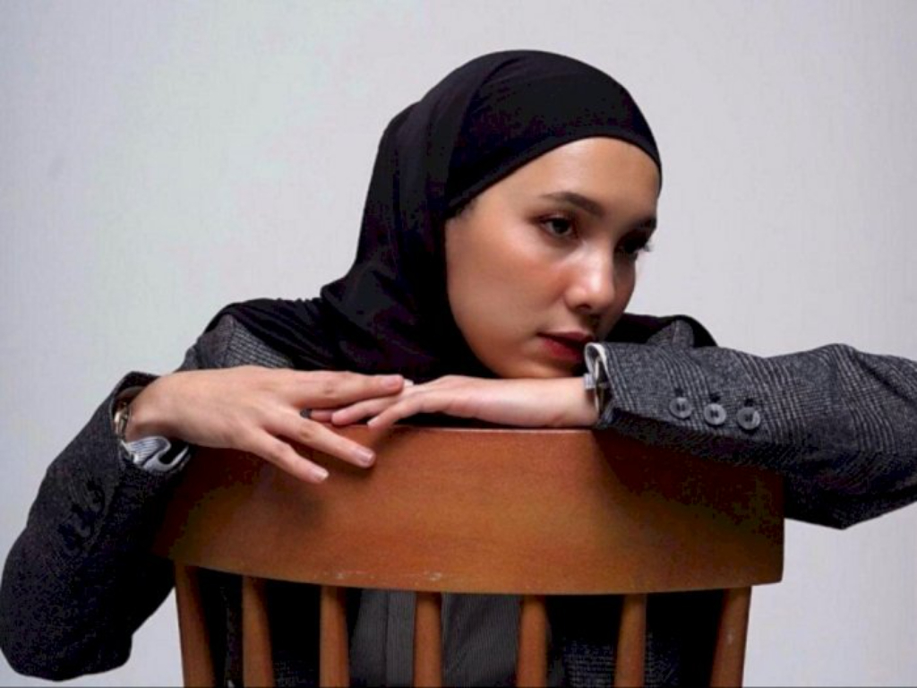 Jenahara Nasution, desainer busana muslim yang namanya ramai dibahas setelah kabar Vidi Aldiano meninggal dunia.
