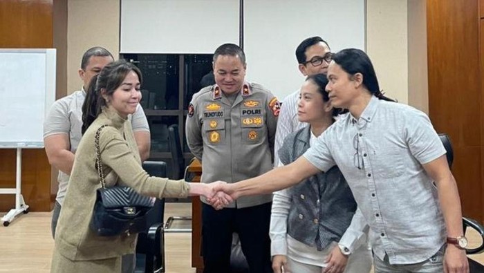 Selebgram Nabilah O&rsquo;Brien berdamai dengan Zendhy Kusuma atas kasus pencemaran nama baik di Mabes Polri, Jakarta.