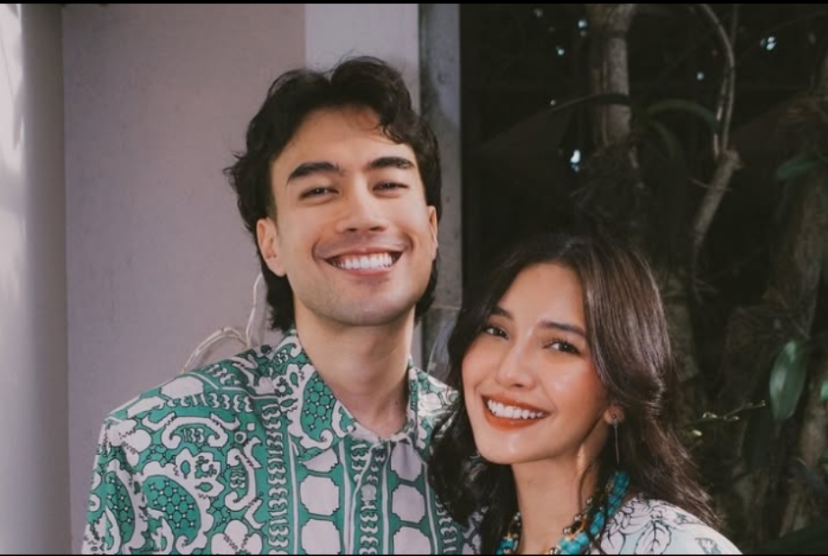 Sheila Dara Aisha, aktris Indonesia yang dikenal sebagai istri Vidi Aldiano dan sosok yang setia mendampingi suaminya melawan kanker ginjal.