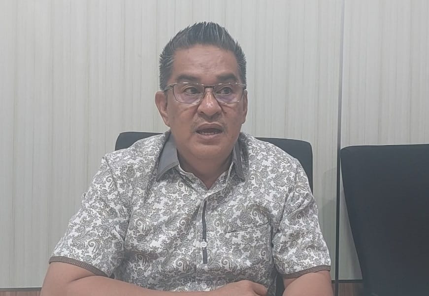 Ketua Fraksi PDIP, Harris, saat memberikan keterangan terkait usulan pansus RS Sayang Ibu Balikpapan. (DINA ANGELINA/KP)    