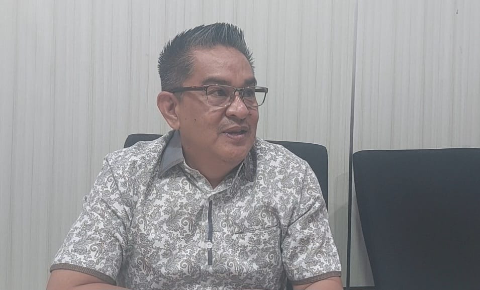 SEDOT PERHATIAN: Ketua Fraksi PDIP DPRD Balikpapan, Harris, saat memberikan keterangan terkait usulan Pansus RS Sayang Ibu. 