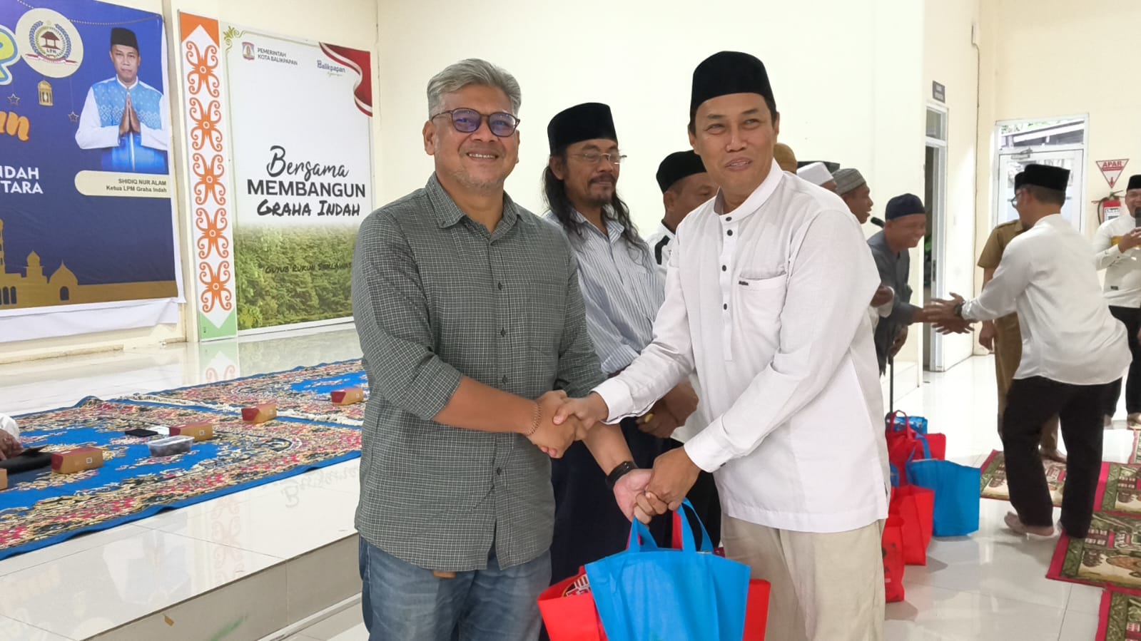 Ketua LPM Graha Indah Shidiq Nur Alam menyampaikan apresiasi atas kehadiran semua pihak dalam pelaksanaan kegiatan buka puasa bersama.