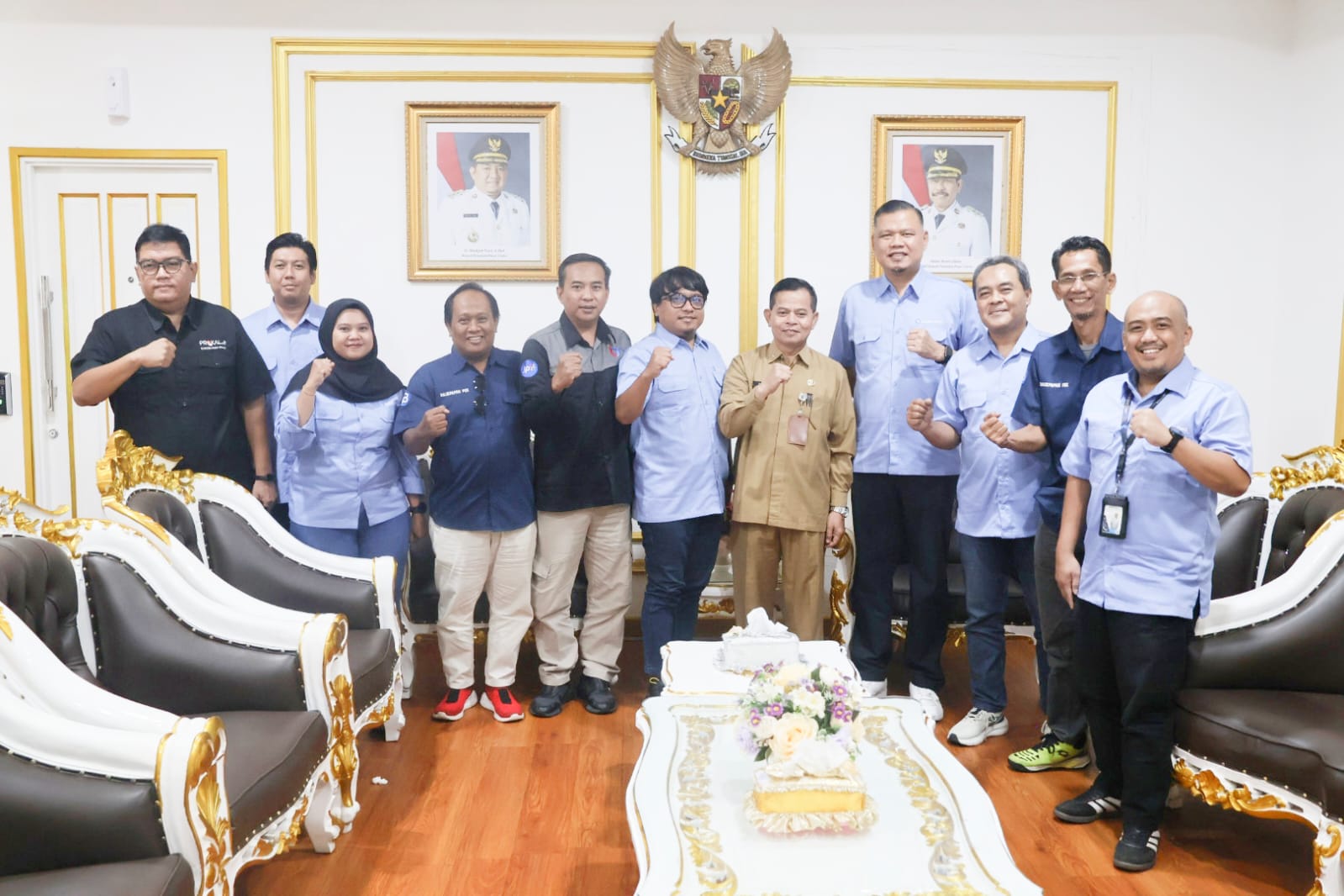 Jajaran manajemen KPG bersama Sekkab Tohar seusai berdiskusi di ruang bupati PPU, Selasa (10/3/2026).