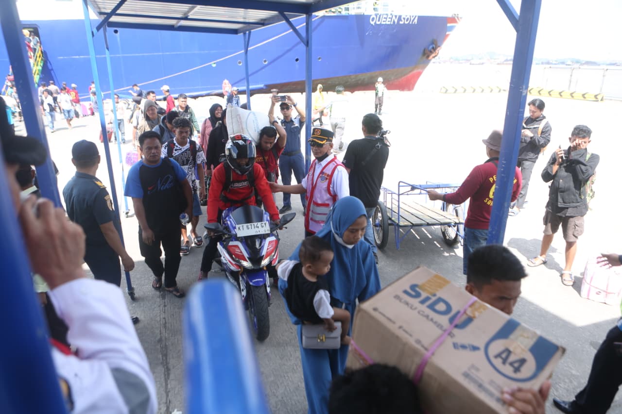Jumlah penumpang angkutan laut turun 19,41 persen dibandingkan bulan sebelumnya.  &nbsp;