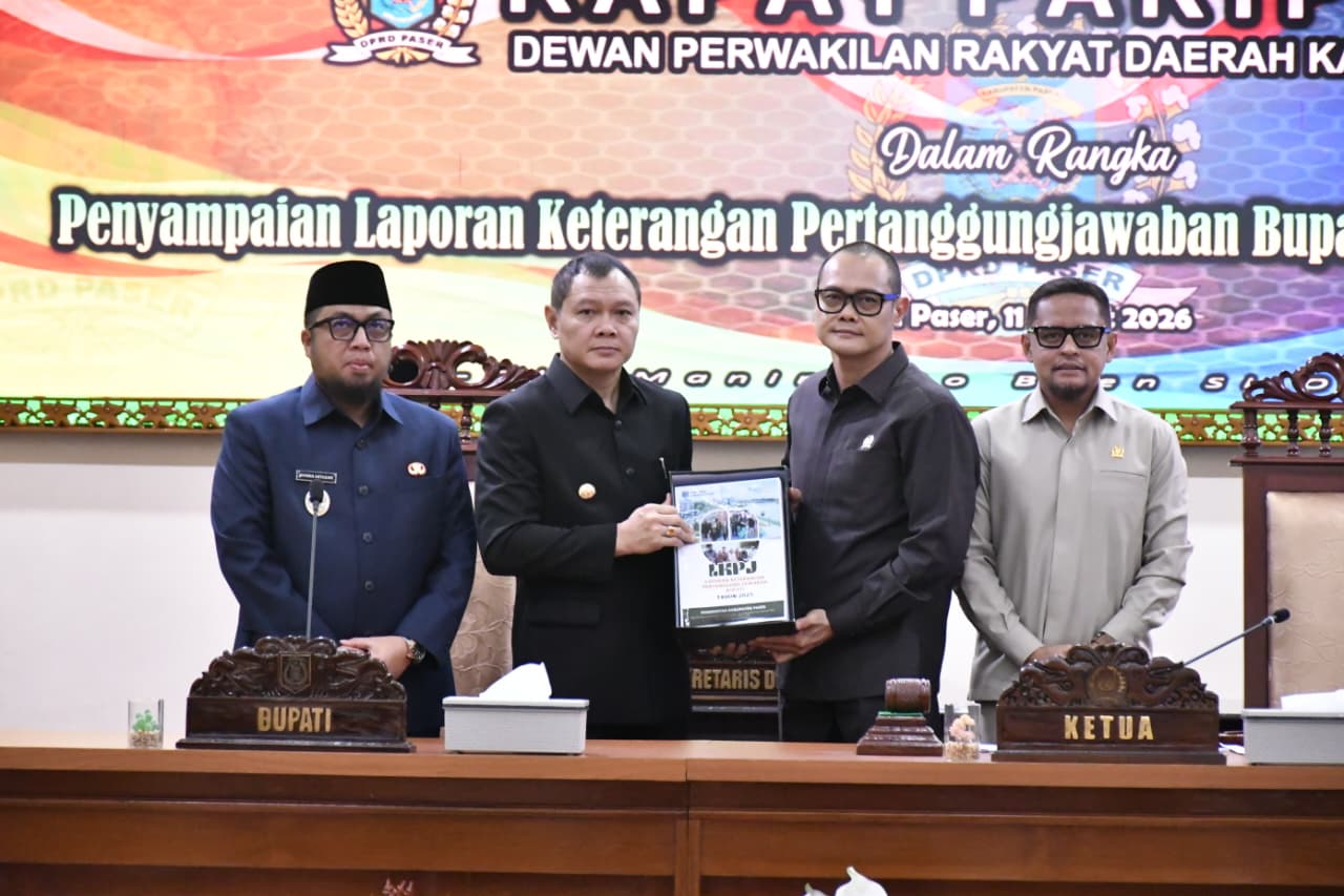Bupati Paser dr Fahmi Fadli dan Wakil Bupati Paser Ikhwan Antasari menghadiri rapat paripurna penyampaian LKPj 2025, Rabu (11/3/2026).  